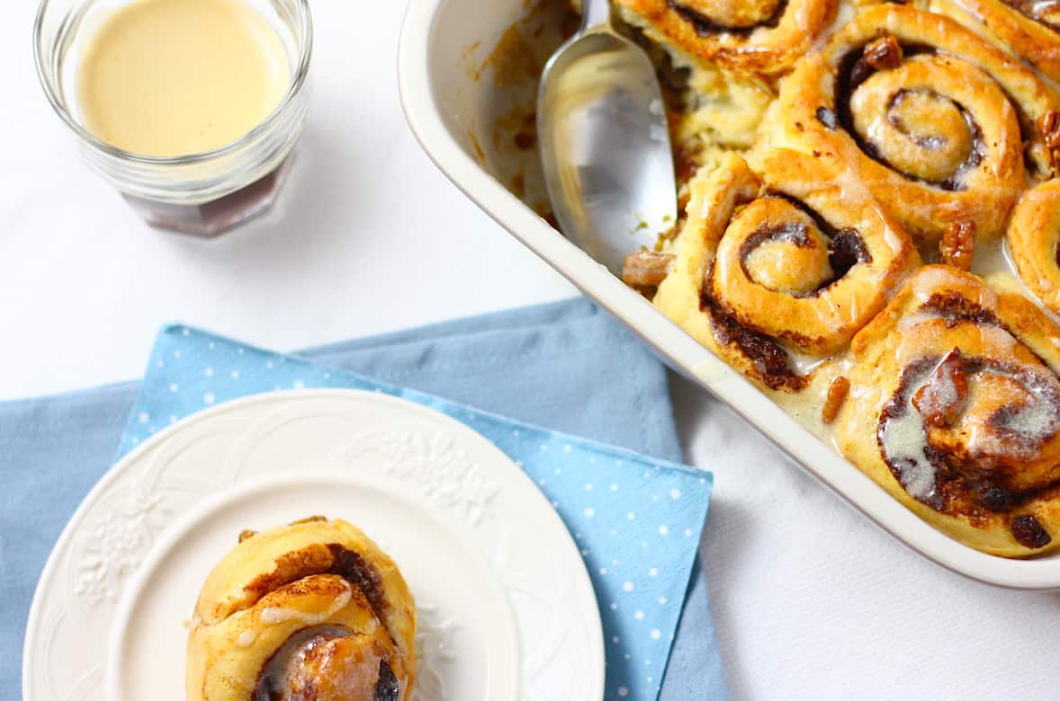 Kaneelbroodjes met vanille frosting