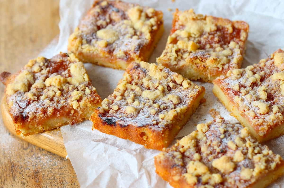 Rabarber cake met een kruidige crumble