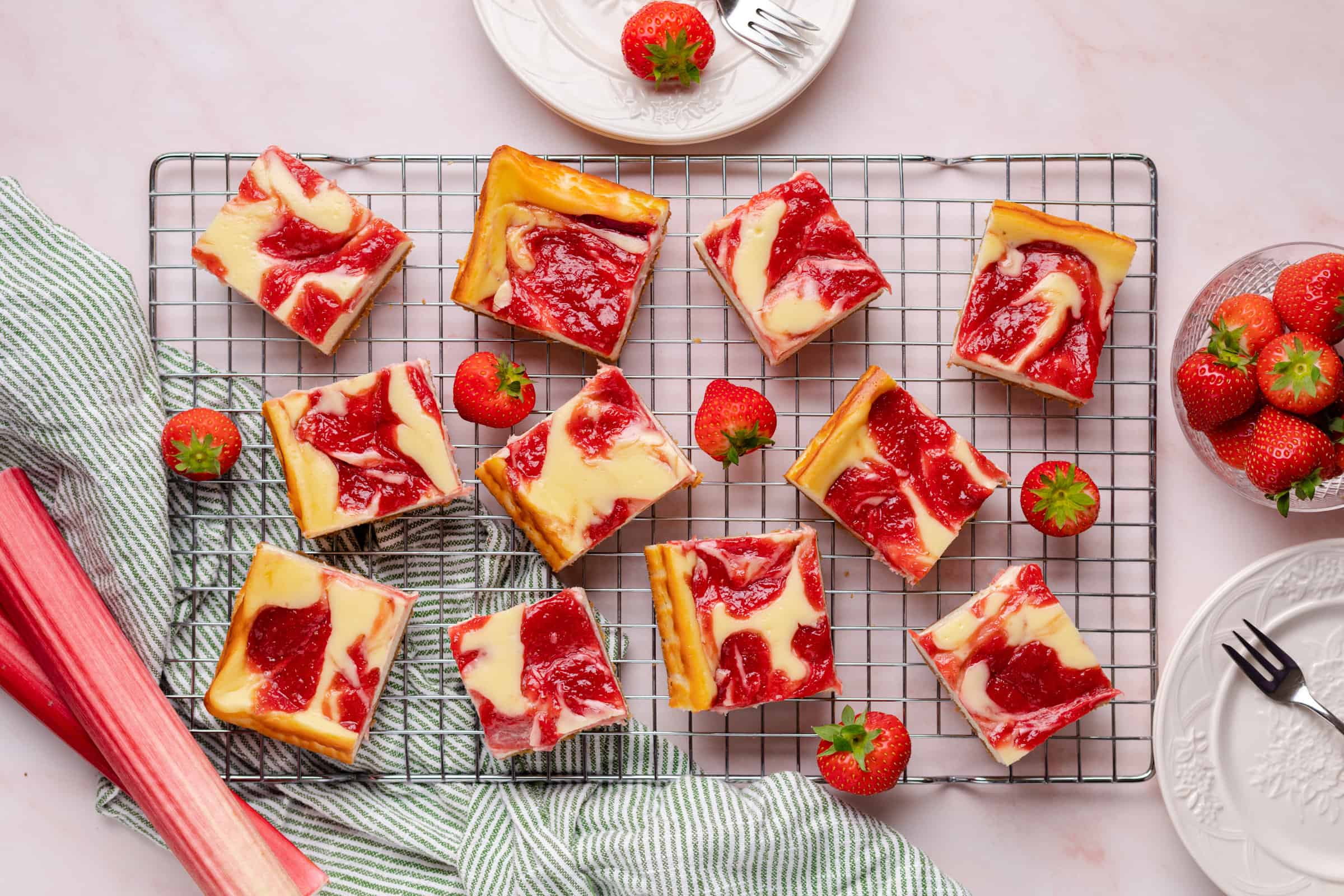 Rabarber cheesecake met aardbeien