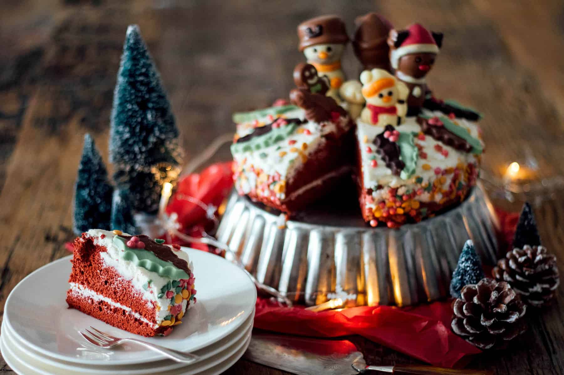 Red velvet kersttaart