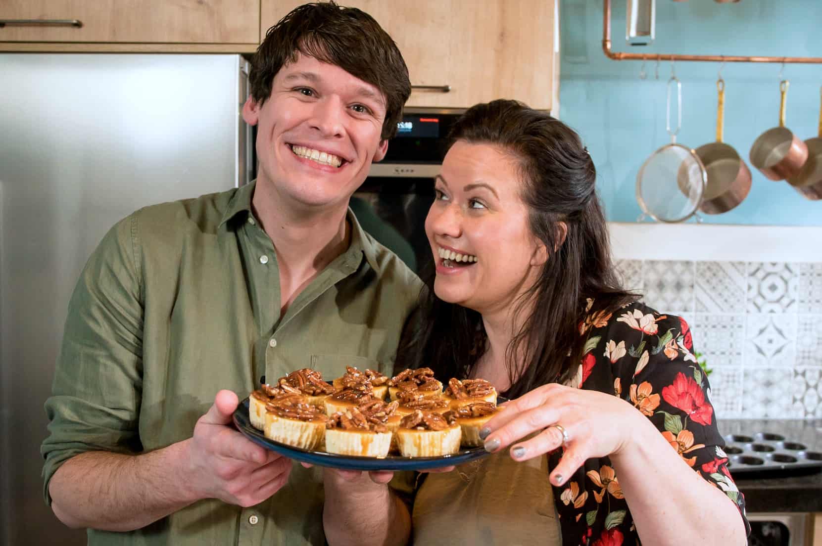 Philadelphia cheesecakes met karamel en pecannoten
